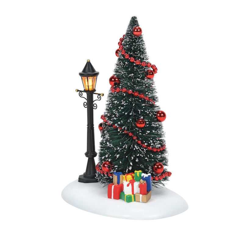 Lighted Street lamp and Tree - The Country Christmas Loft