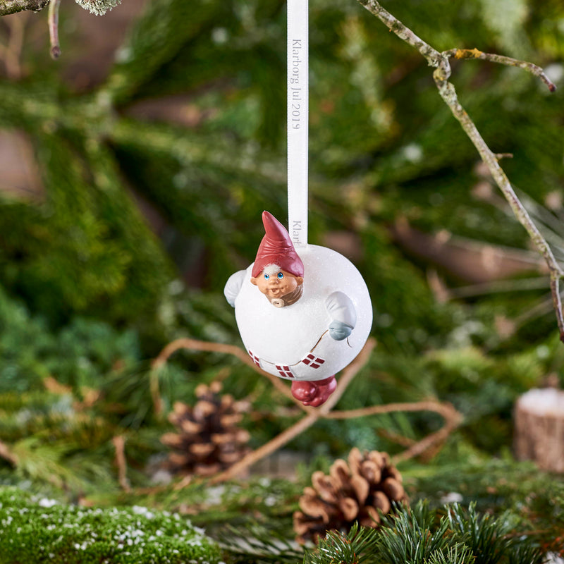 Eskild in a Snowball Ornament - 2019
