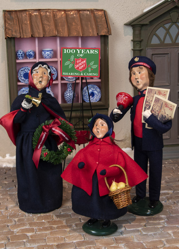 Salvation Army Carolers - Woman with Wreath - The Country Christmas Loft