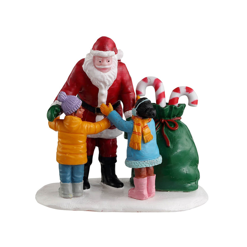 Santa Gets A Hug - The Country Christmas Loft